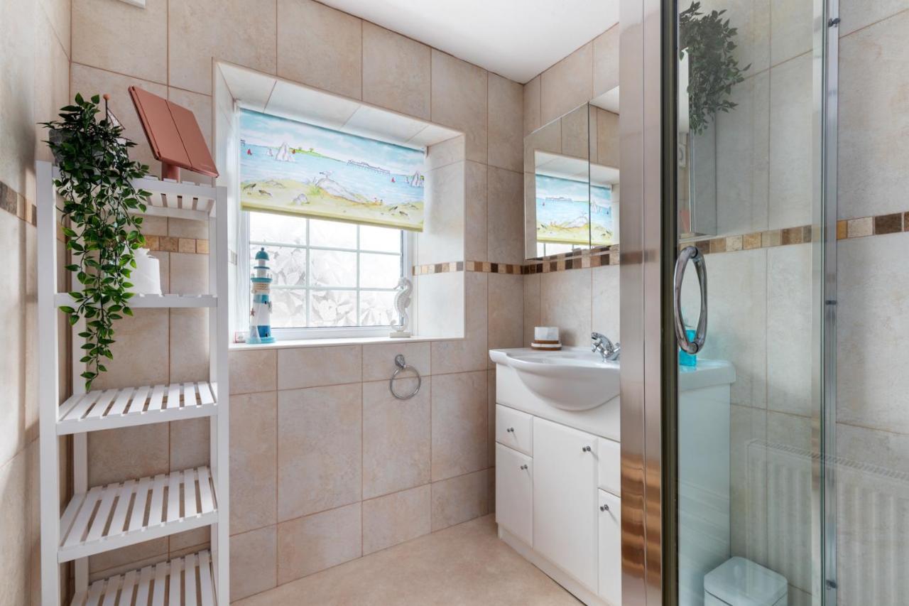 Ivydene - Beautiful Cottage, Stone Throw From Beach, Wonderful Sea Views Saundersfoot Buitenkant foto