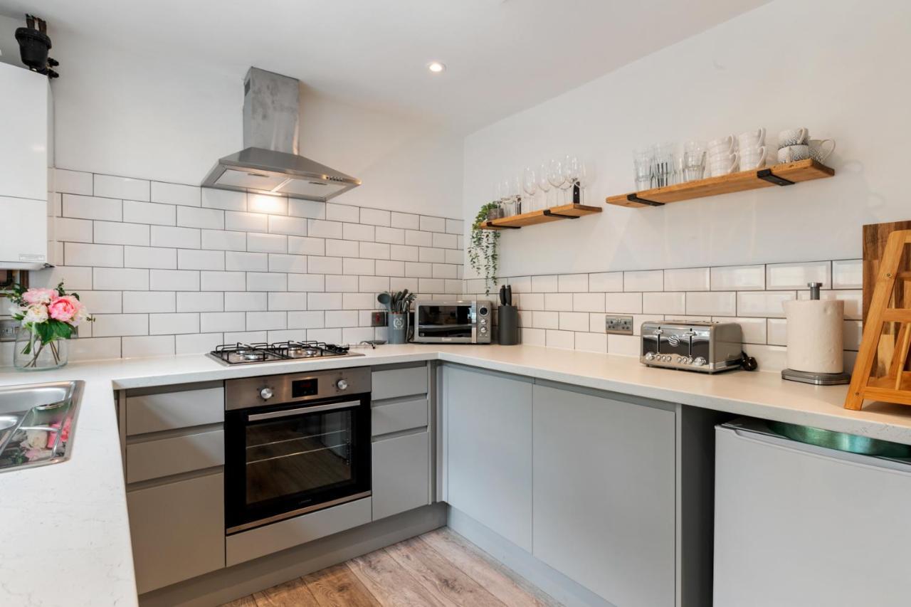 Ivydene - Beautiful Cottage, Stone Throw From Beach, Wonderful Sea Views Saundersfoot Buitenkant foto