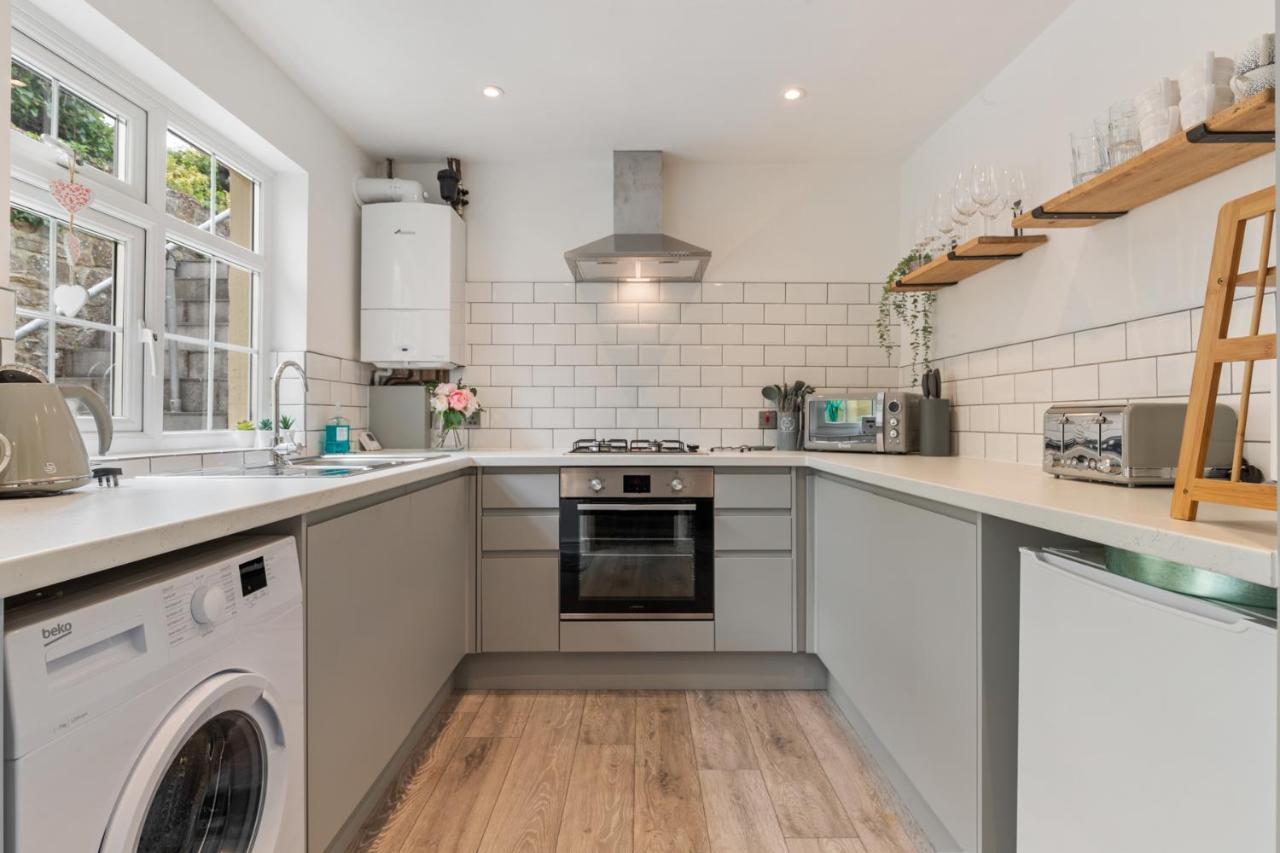 Ivydene - Beautiful Cottage, Stone Throw From Beach, Wonderful Sea Views Saundersfoot Buitenkant foto