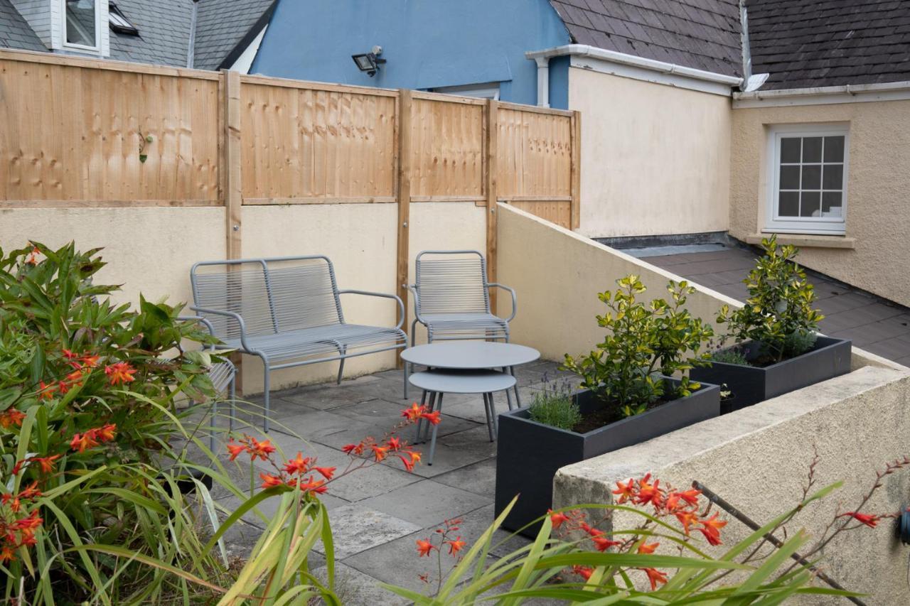Ivydene - Beautiful Cottage, Stone Throw From Beach, Wonderful Sea Views Saundersfoot Buitenkant foto